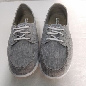 Skechers women's light gray textile slip on shoes with elastic laces size 9